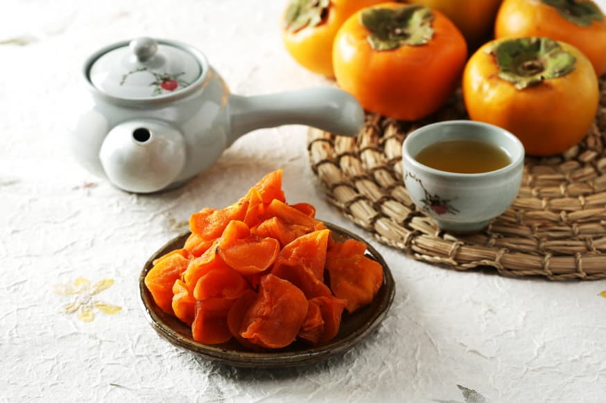 dried fruits_ persimmon_ syrup_ ice scream_ dessert_ snack